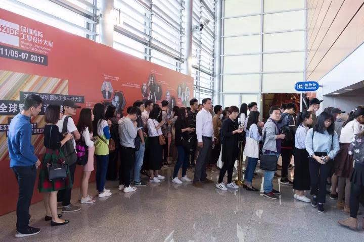 大展排队图2.jpg 大展排队图2.jpg