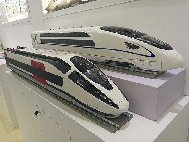 动车模型 拷贝.jpg 动车模型 拷贝.jpg