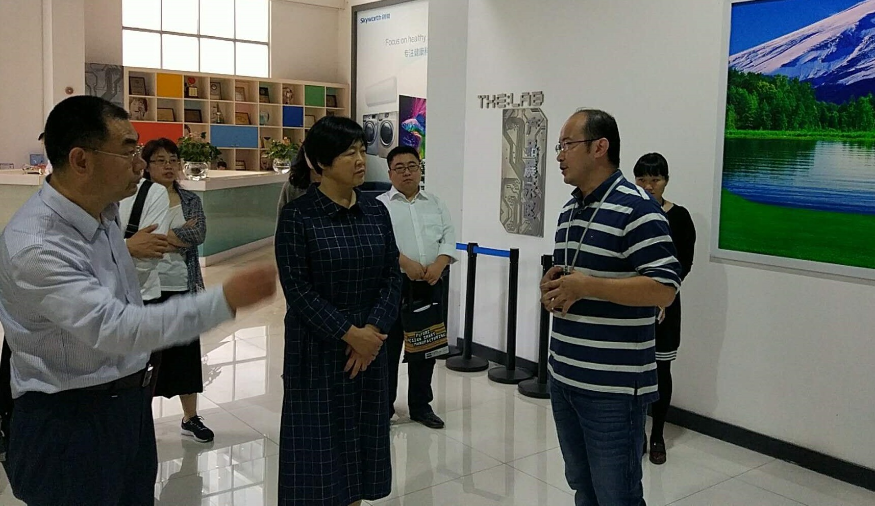 省厅参观创维 (2).jpg 省厅参观创维 (2).jpg